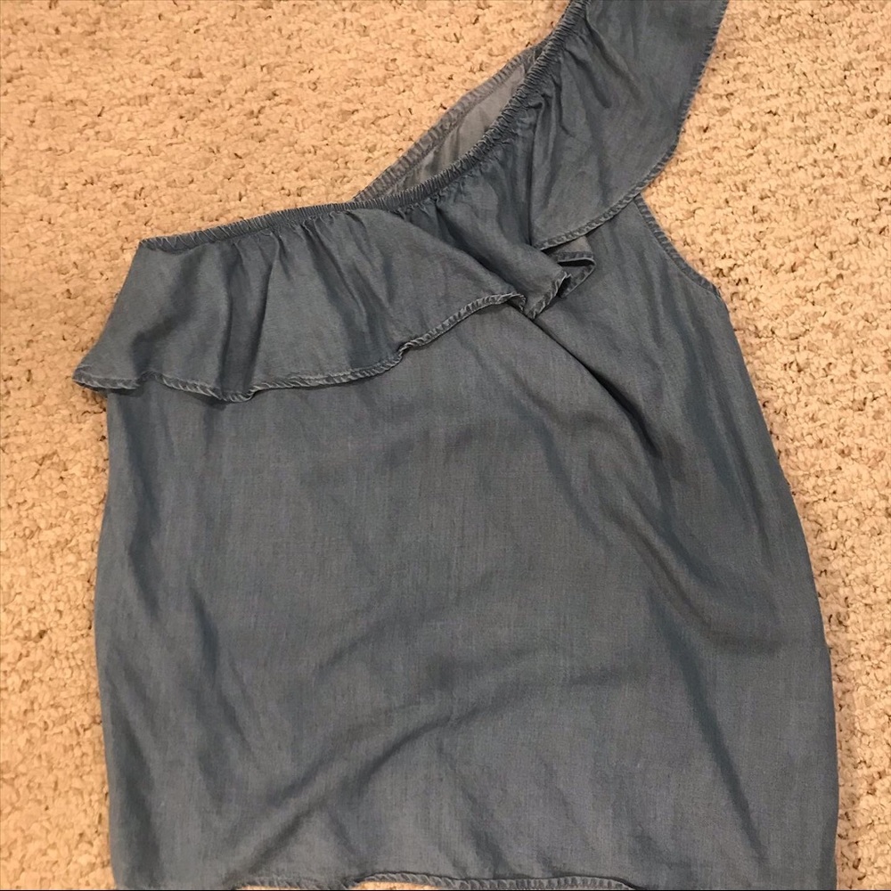 One shoulder top